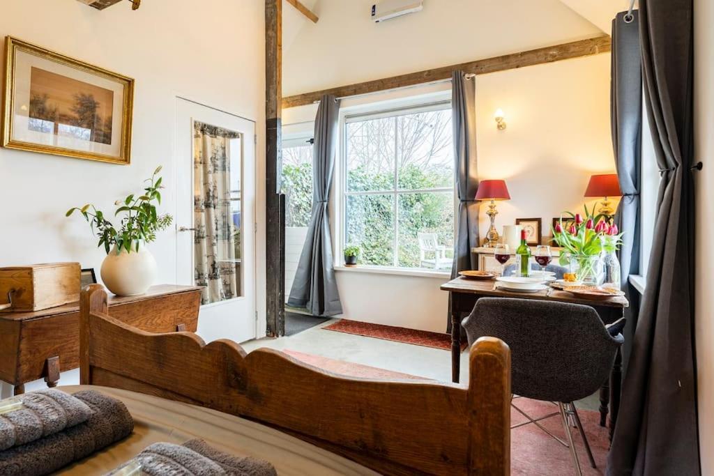 The Stables Villa กัมเปิน ภายนอก รูปภาพ